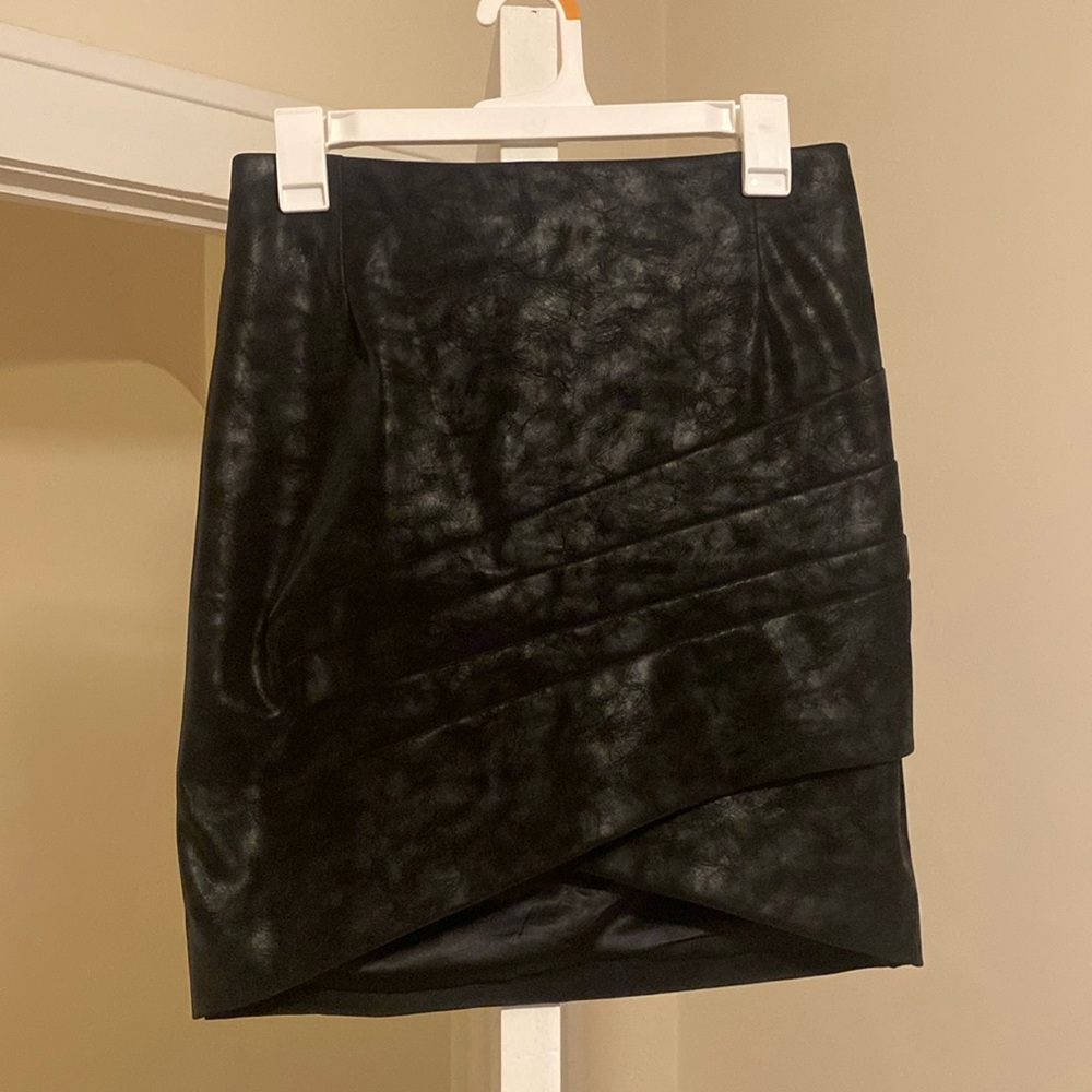 Black leather Guess skirt